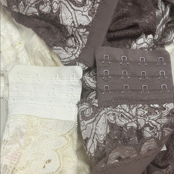 Breezies Cream and Brown Lace Bras size 1X preowned - Picture 5 of 8